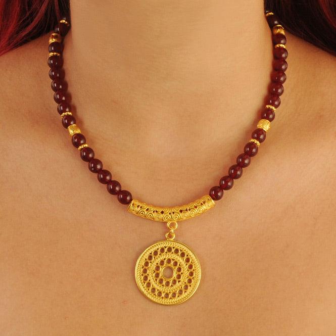 Collar Cristal Checo Rojo 8mm, Dije Mediano Pectoral Solar Muisca