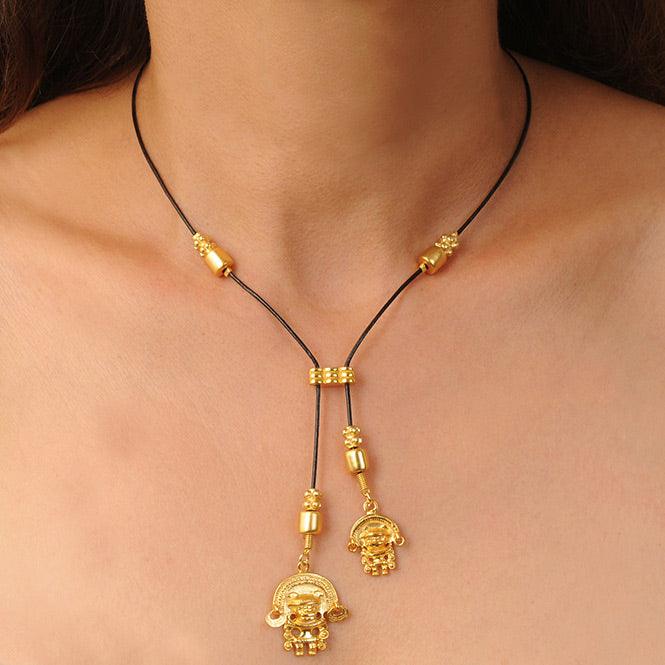 Collar Cuero Negro Corbata dos Dijes Pequeños Zoomorfo con Aretes Tairona