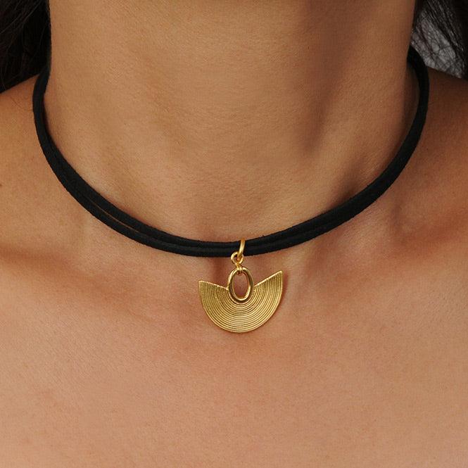 Collar Choker Negro y Dije Pequeño Nariguera Filigrana Lisa Sinú