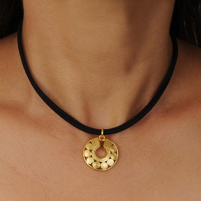 Collar Choker Negro y Dije Pequeño Nariguera de Círculos Quimbaya
