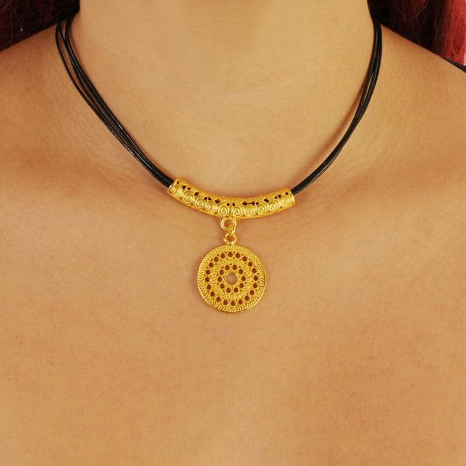 Collar Cuero 4 Vueltas y Dije Pequeño Pectoral Solar Muisca