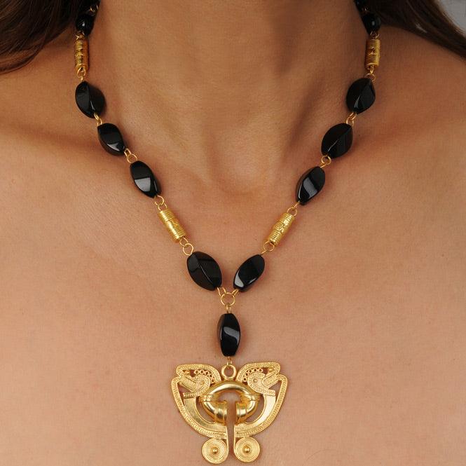 Collar Piedra Semipreciosa Onix twist y Dije Grande Nariguera Mariposa dos Cabezas Tairona