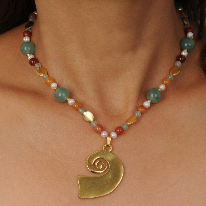 Collar Piedra Semipreciosa Aventurina, Cornalina, Perla y Dije Dije Mediano Pectoral Tairona