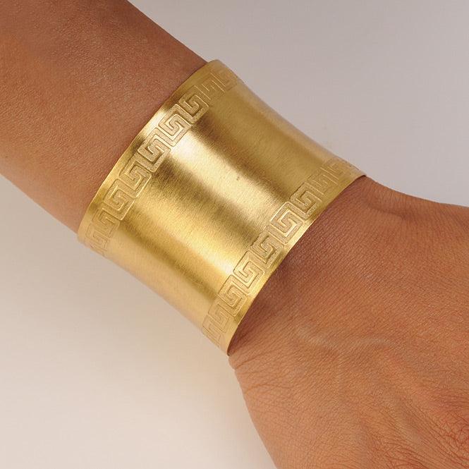 Brazalete de Aro Liso con Borde Decoración Precolombina. Convexo